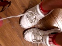 Quick fuck and cum on her sneakers – YummyCouple