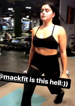 Ariel Winter Working Out – More In Comments